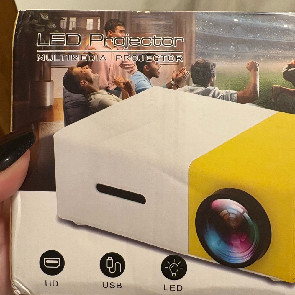 Black LED Projector with Remote Control - Picture 3 of 3